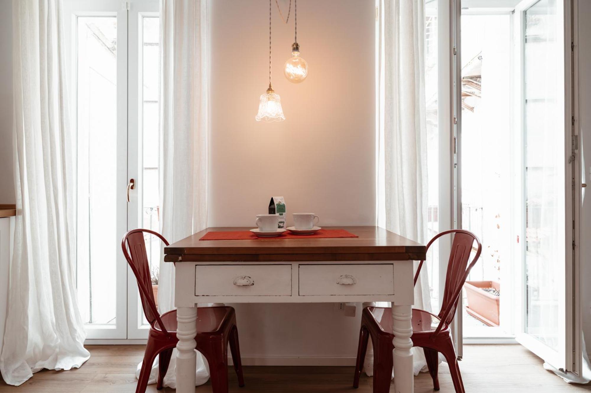 Mercanti Modern Flat - Balcony - Centro Apartment Turin