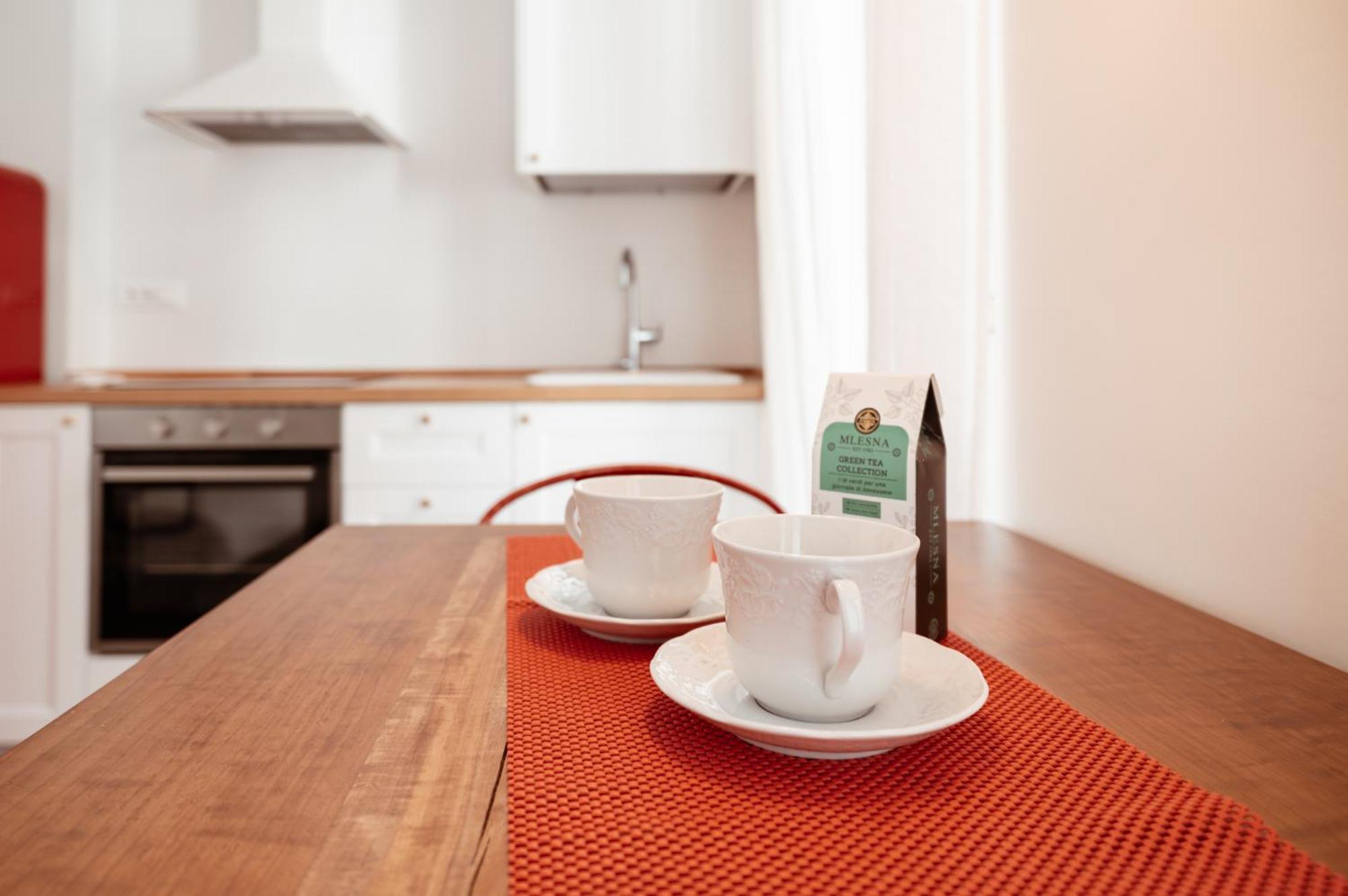 Mercanti Modern Flat - Balcony - Centro Apartment *